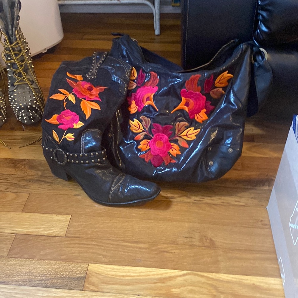 Snake skin boots with bag